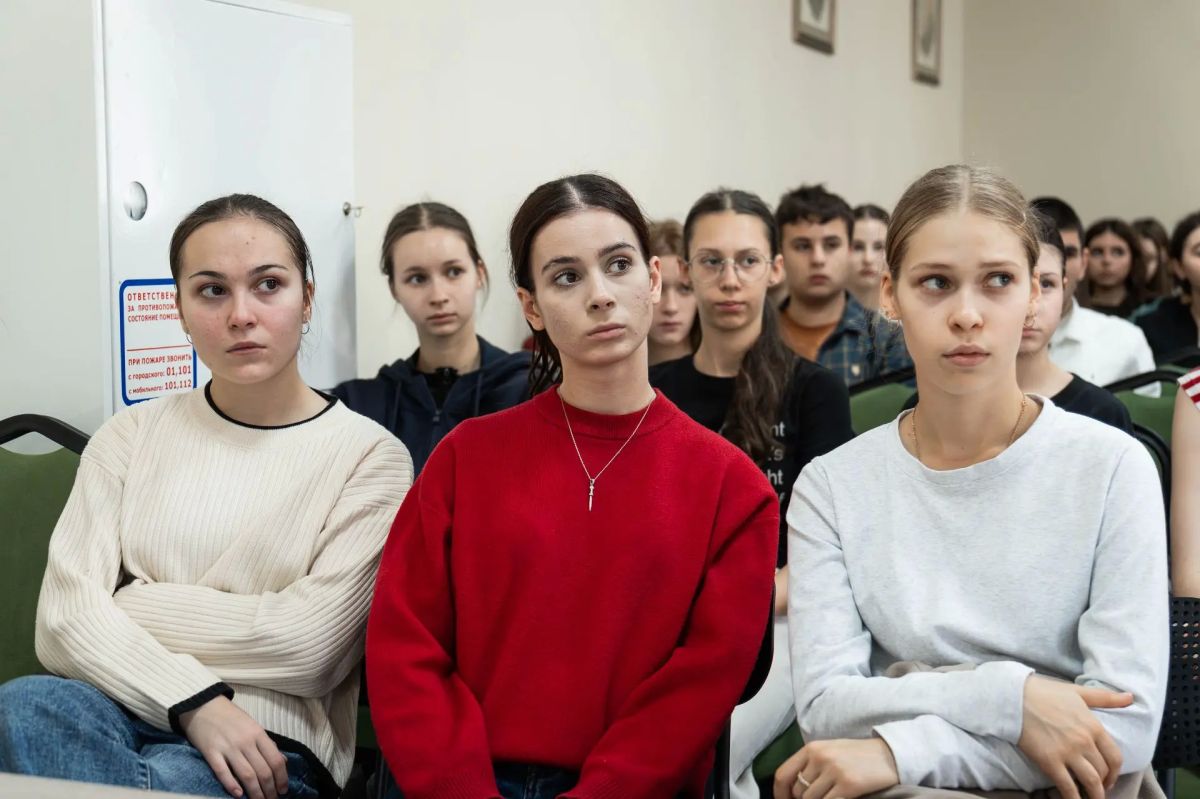 «Диалоги с Героями» в Адыгейском республиканском колледже искусств им. У. Х. Тхабисимова «Диалоги с Героями» в Адыгейском республиканском колледже искусств им. У. Х. Тхабисимова