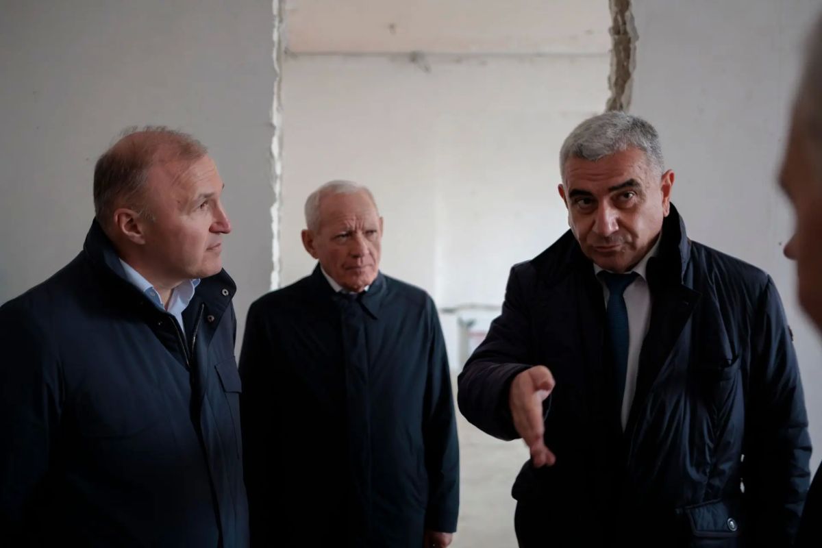 Мурат Кумпилов оценил ход создания Кванториума в Кошехабльском районе Мурат Кумпилов оценил ход создания Кванториума в Кошехабльском районе