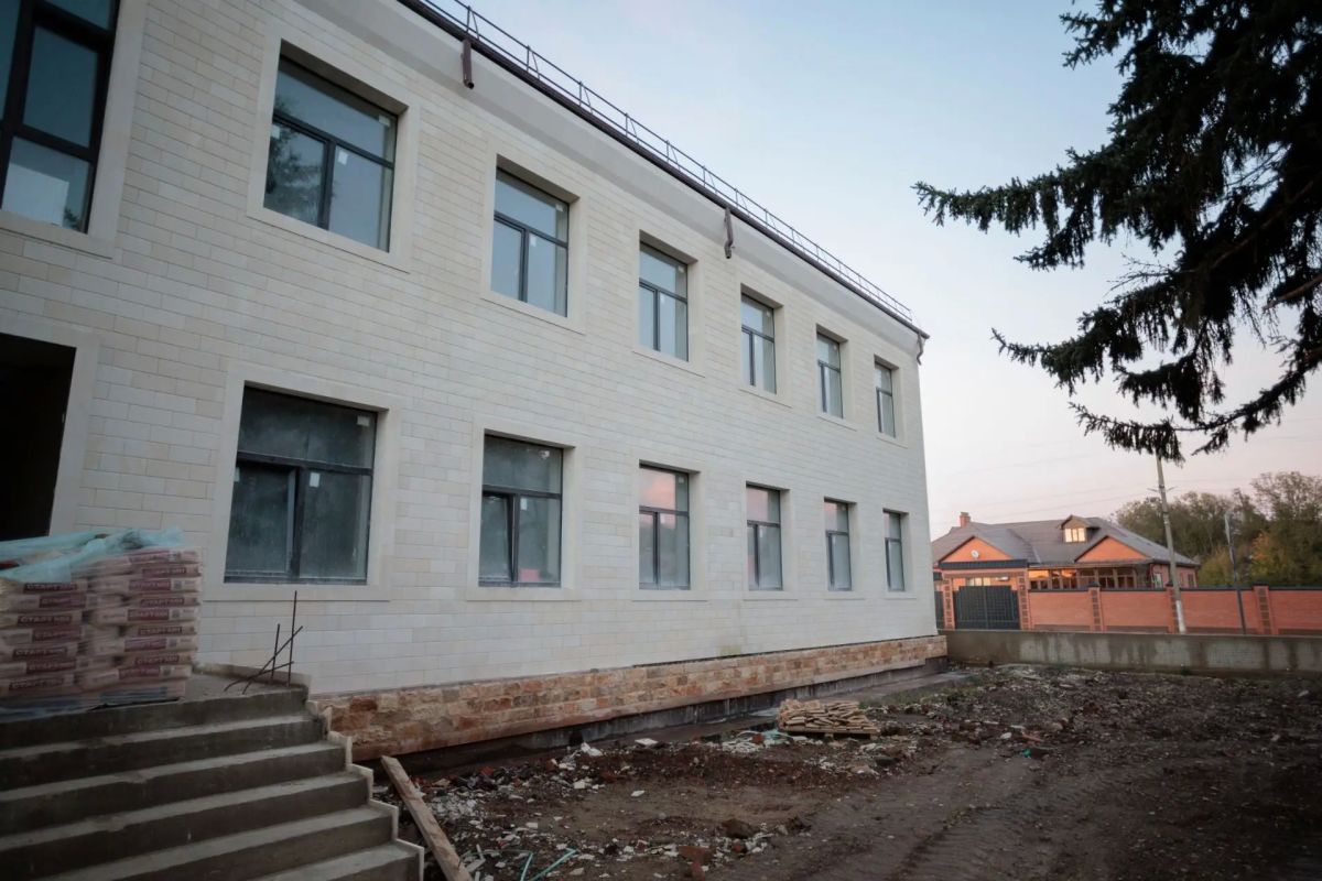 Мурат Кумпилов оценил ход создания Кванториума в Кошехабльском районе Мурат Кумпилов оценил ход создания Кванториума в Кошехабльском районе
