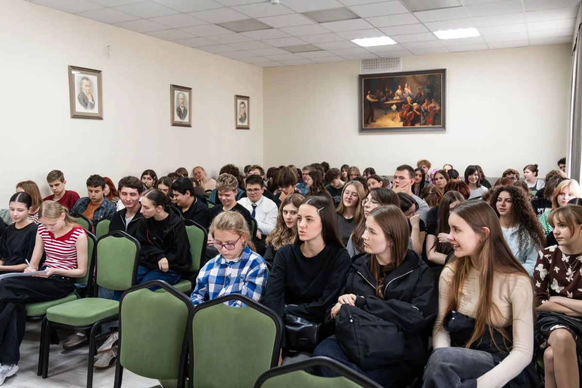 «Диалоги с Героями» в Адыгейском республиканском колледже искусств им. У. Х. Тхабисимова «Диалоги с Героями» в Адыгейском республиканском колледже искусств им. У. Х. Тхабисимова