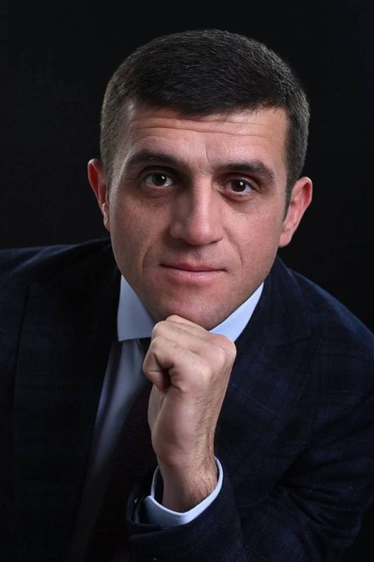 Работы нашего земляка Арсена Хашхожева пополнили коллекцию Государственного Эрмитажа Работы нашего земляка Арсена Хашхожева пополнили коллекцию Государственного Эрмитажа