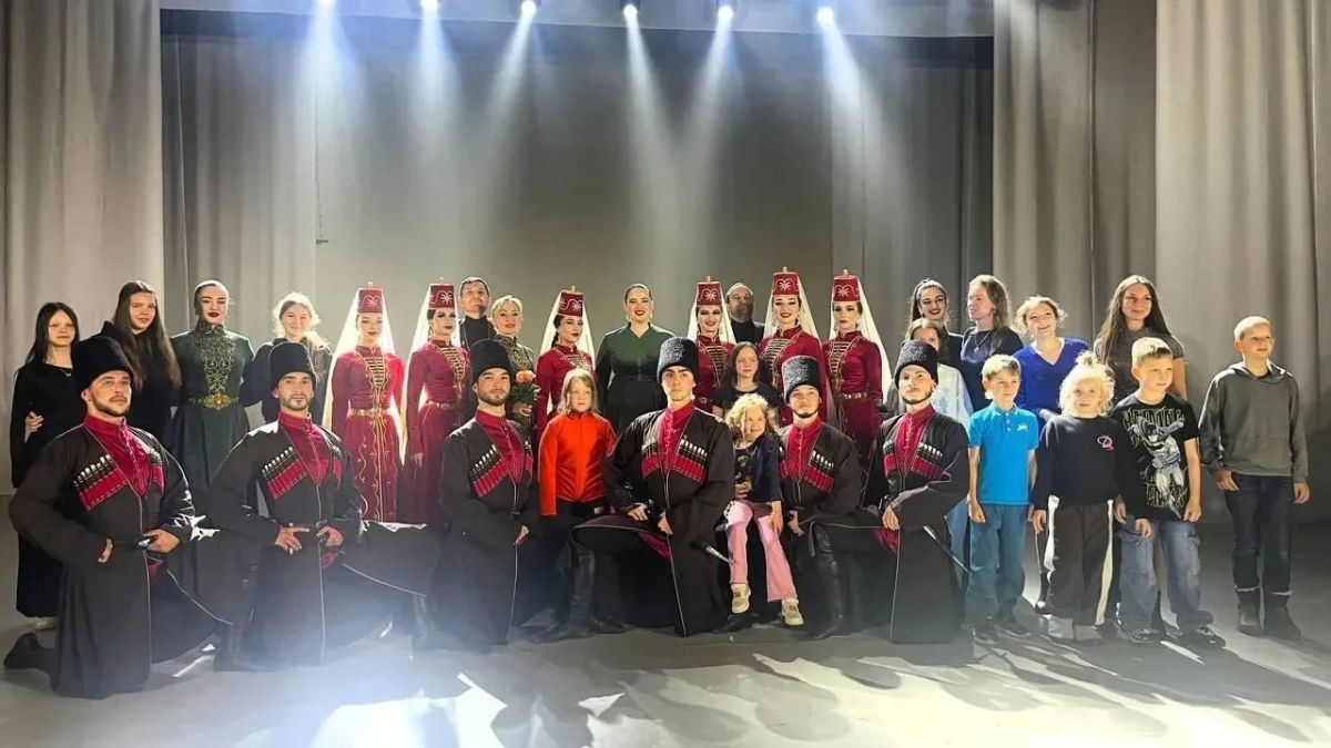 В рамках гастрольного тура в Рыбинске прошёл концерт ансамбля «Исламей» Во дворце культуры «Волжский» г. Рыбинск с большим успехом прошёл шестой гастрольный концерт Государственного ансамбля народной песни Адыгеи «Исламей»... В рамках гастрольного тура в Рыбинске прошёл концерт ансамбля «Исламей» Во дворце культуры «Волжский» г. Рыбинск с большим успехом прошёл шестой гастрольный концерт Государственного ансамбля народной песни Адыгеи «Исламей»...