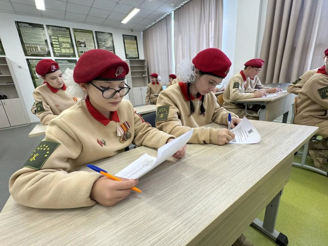 Юнармейцы Адыгеи впервые сдают «Юнармейский норматив» Юнармейцы Адыгеи впервые сдают «Юнармейский норматив»