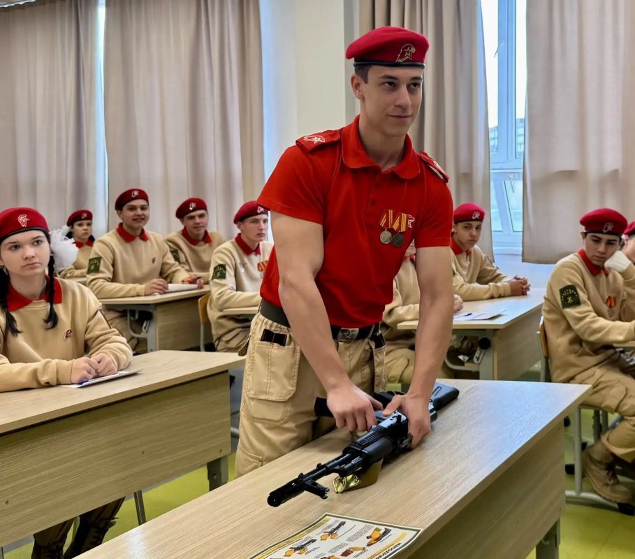 Юнармейцы Адыгеи впервые сдают «Юнармейский норматив» Юнармейцы Адыгеи впервые сдают «Юнармейский норматив»