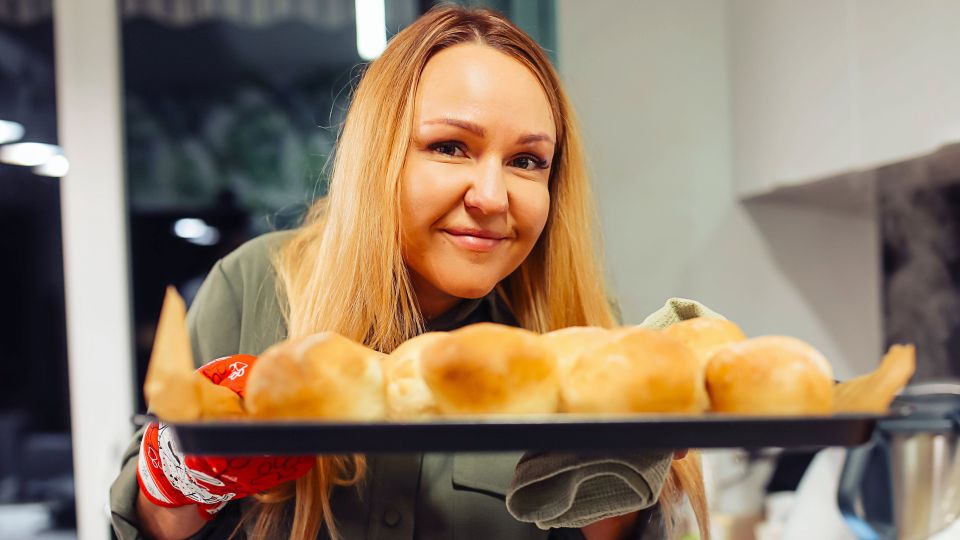 Пироги получаются с горелой коркой и сырыми внутри? Замените молоко в тесте вот на что