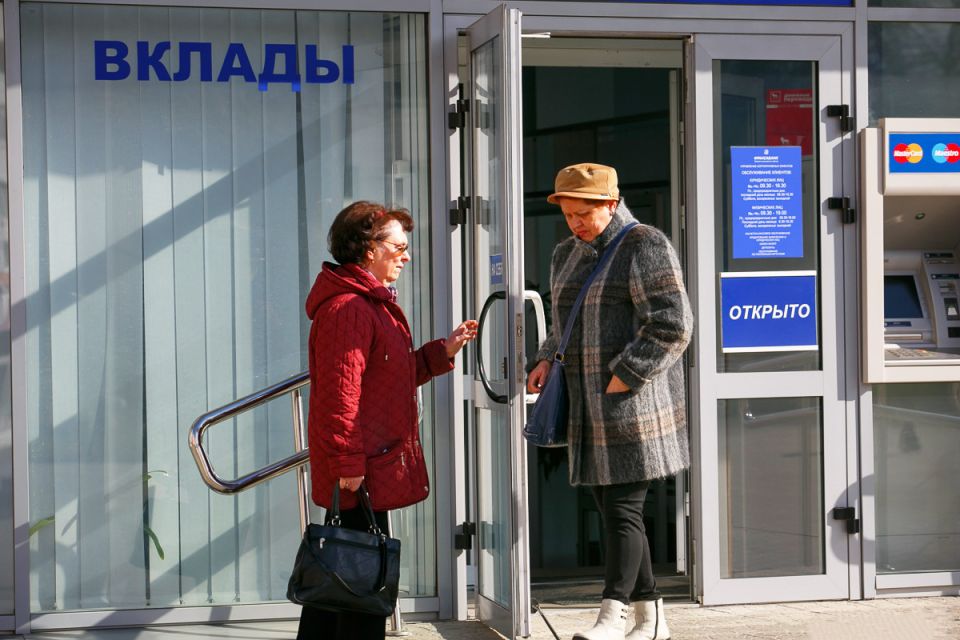 Блокировка счета за подозрения в преступной деятельности: судебный иск женщины против банка