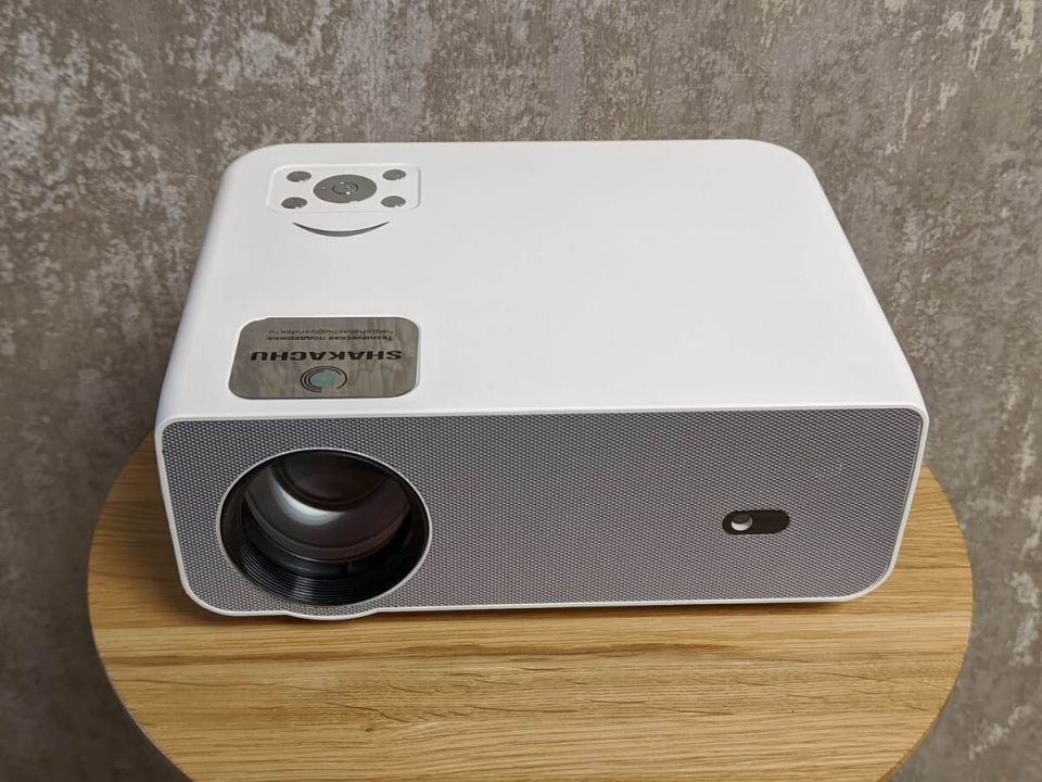 Проектор Shakachu C50 – идеальный спутник для уютных вечеров на даче