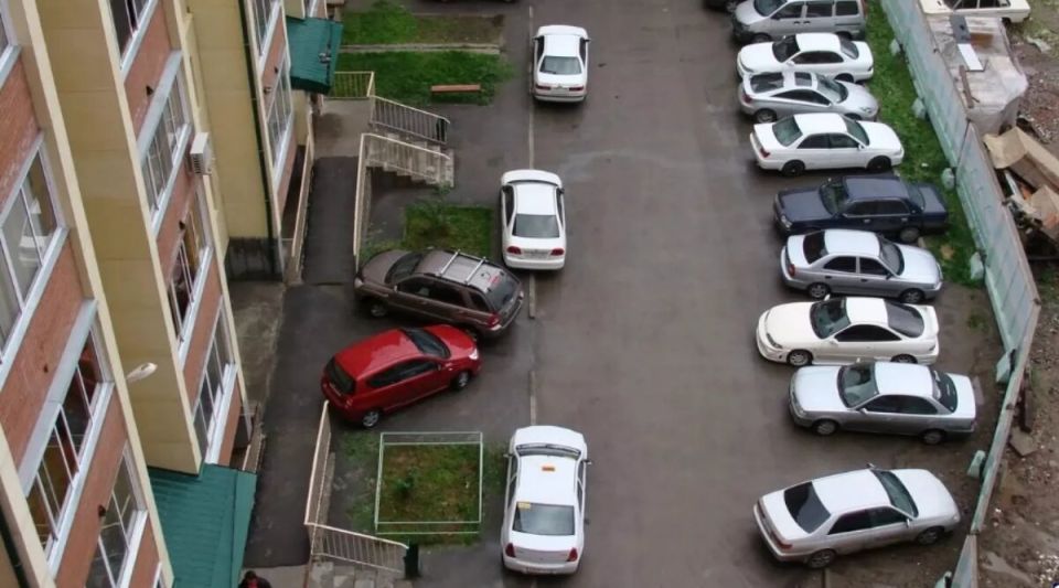 Парковка у жилых домов: законные нормы и права жителей