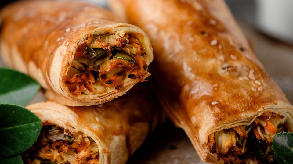 Отличная замена тортам и пирогам: творожный рулет из лаваша любого приведет в восторг