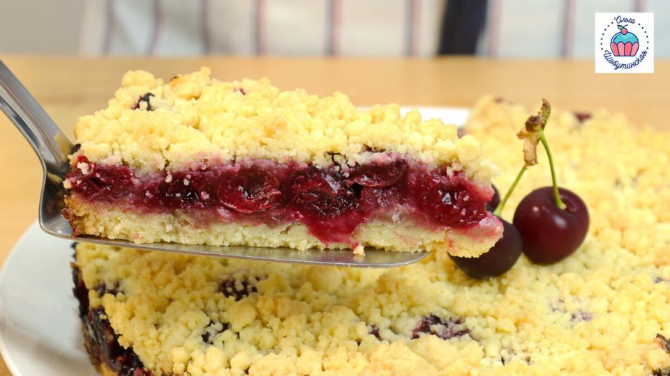 Насыпной пирог с вишней: легкость и вкус в каждом кусочке