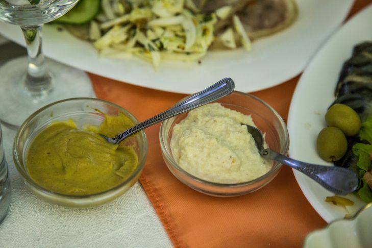 Как спасти свернувшийся соус за 30 секунд этим копеечным средством