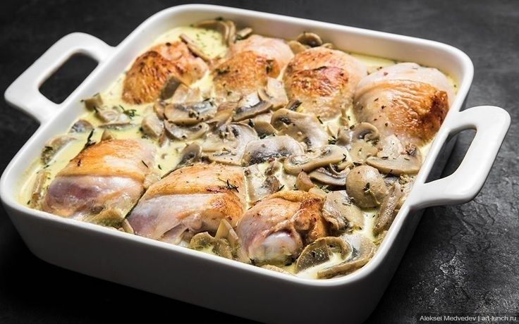 Ароматный ужин без хлопот: куриные ножки с грибами в горшочке