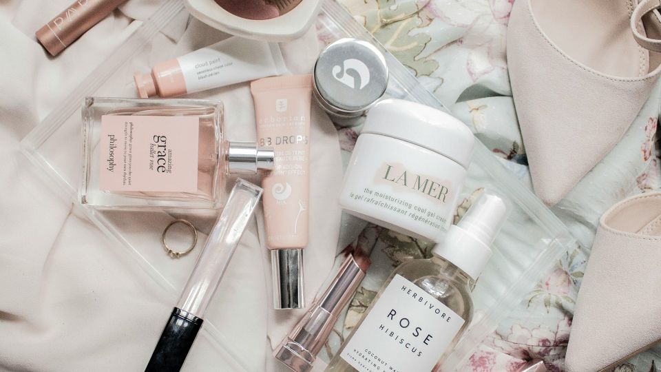 Не стоит хранить эту косметику в ящике: ей место в холодильнике