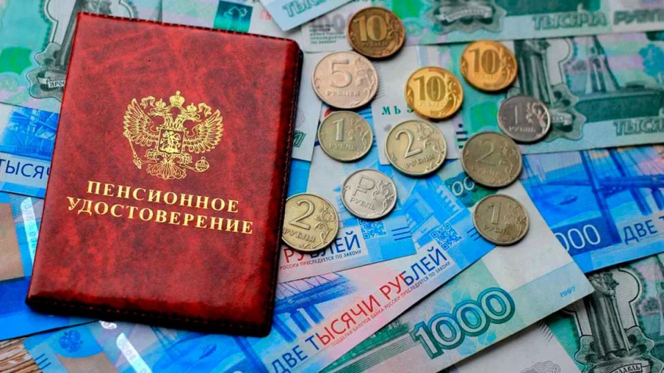 Пенсии госслужащих в России в 2025 году