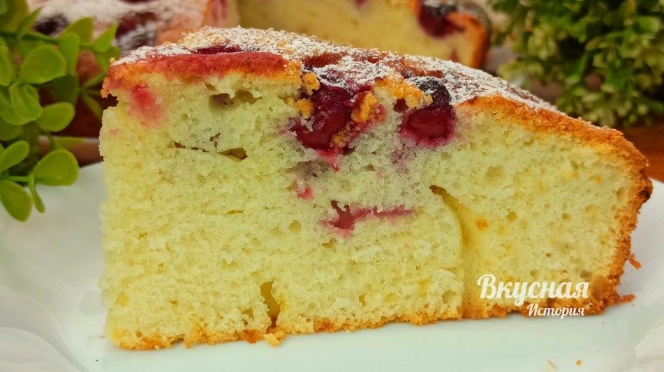 Простой и вкусный молочный пирог с вишней: идеальное лакомство к чаю