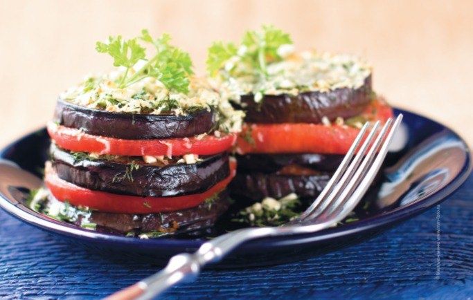 Малые закуски под новогодний стол: башенки из баклажанов и помидоры с чесноком