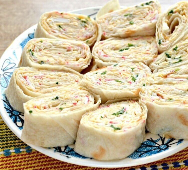 Лаваш с начинкой: простые рулетики на перекус