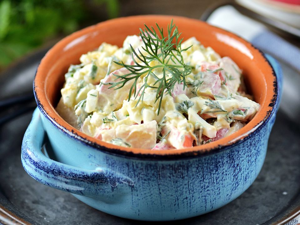 Редис в крабовом салате: простое обновление вкуса