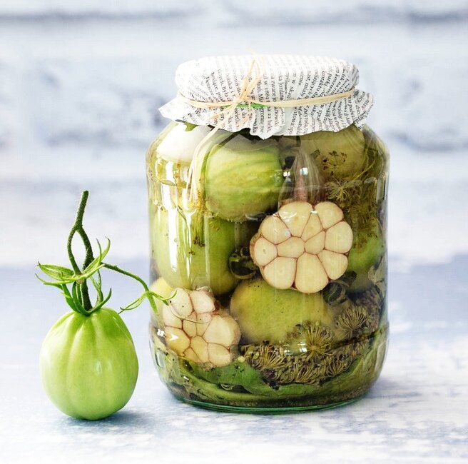 Непревзойденный вкус квашеных зеленых помидоров: секреты грузинского рецепта